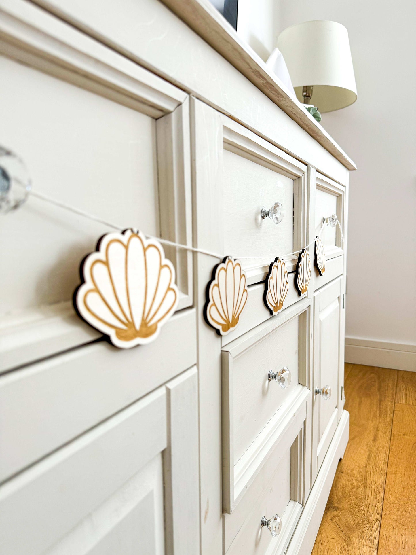 Wooden Clam Shell Bunting