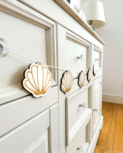 Wooden Clam Shell Bunting