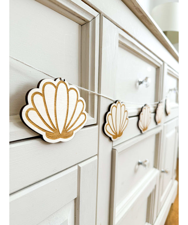 Wooden Clam Shell Bunting