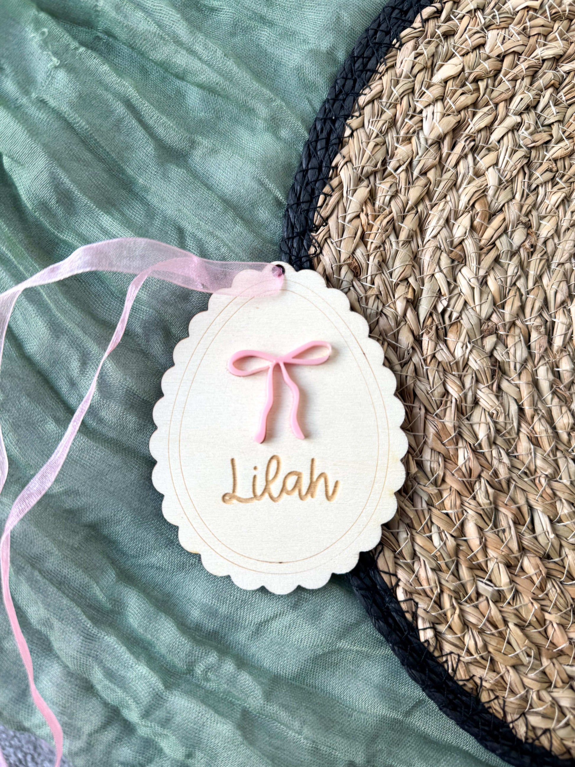 Scalloped Bow Easter Tag