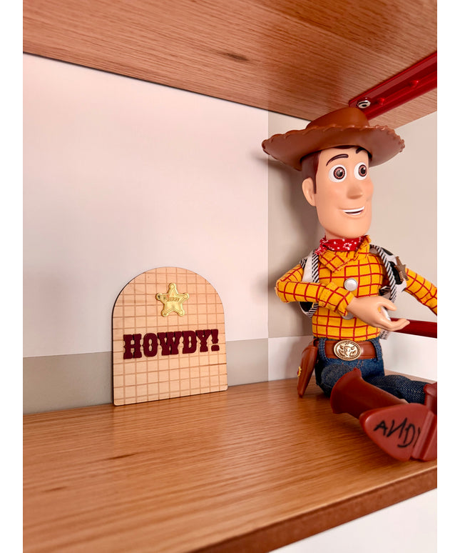 Howdy Shelf Sitter