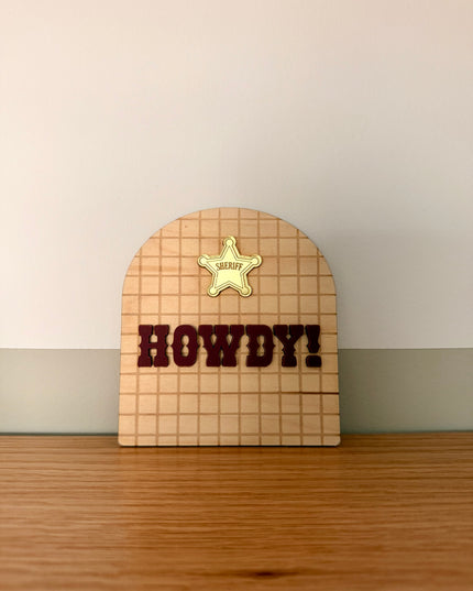 Howdy Shelf Sitter