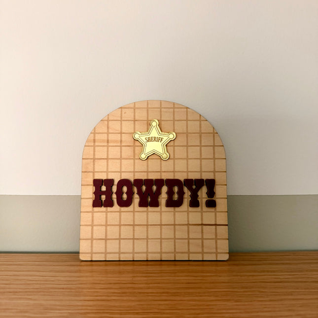 Howdy Shelf Sitter