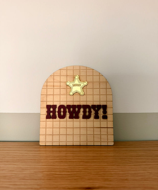 Howdy Shelf Sitter