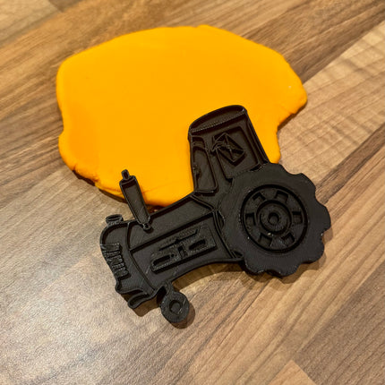 Tippin Tractor Play & Bake Cutter