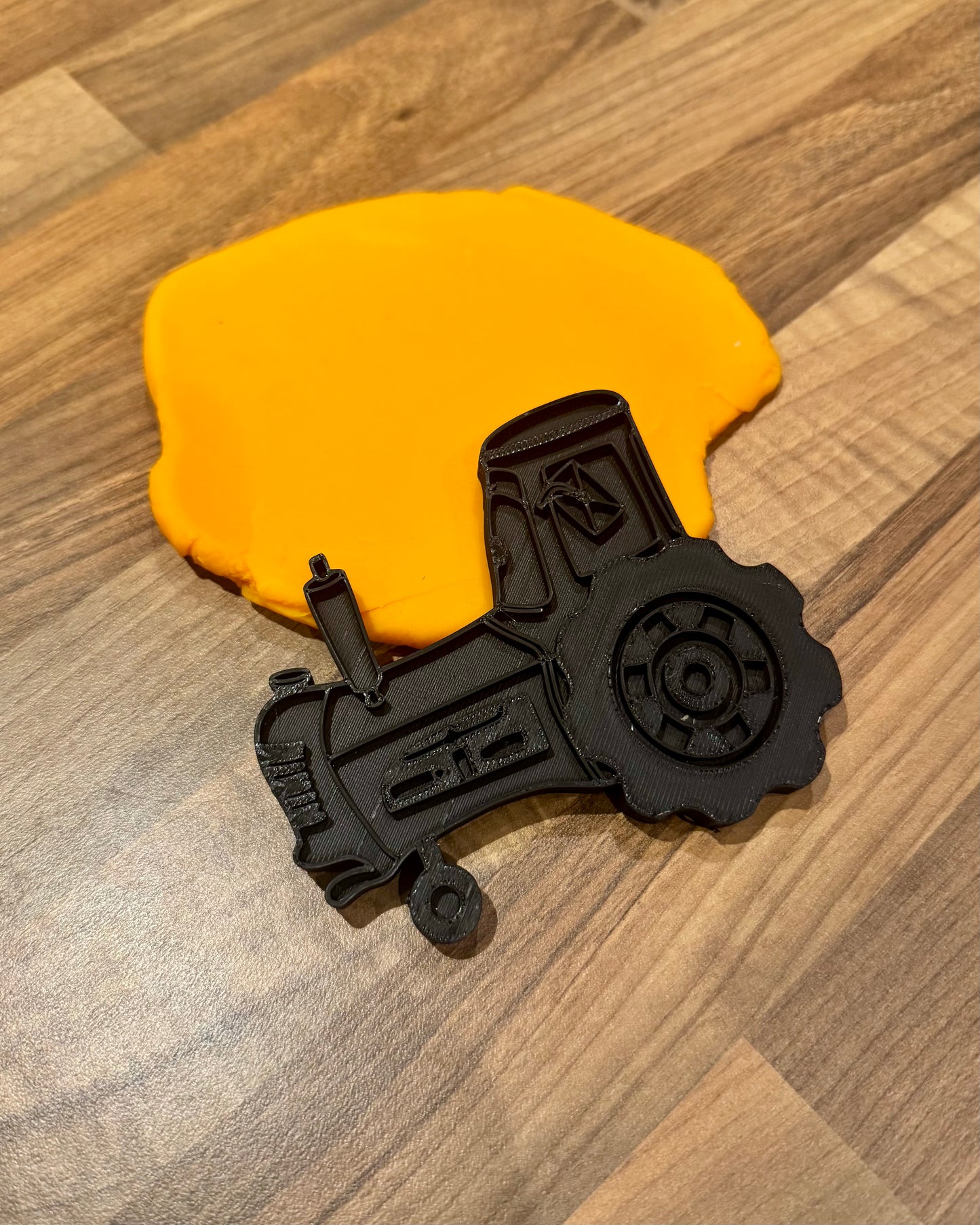 Tippin Tractor Play & Bake Cutter
