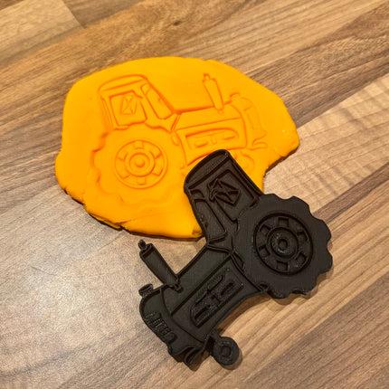 Tippin Tractor Play & Bake Cutter