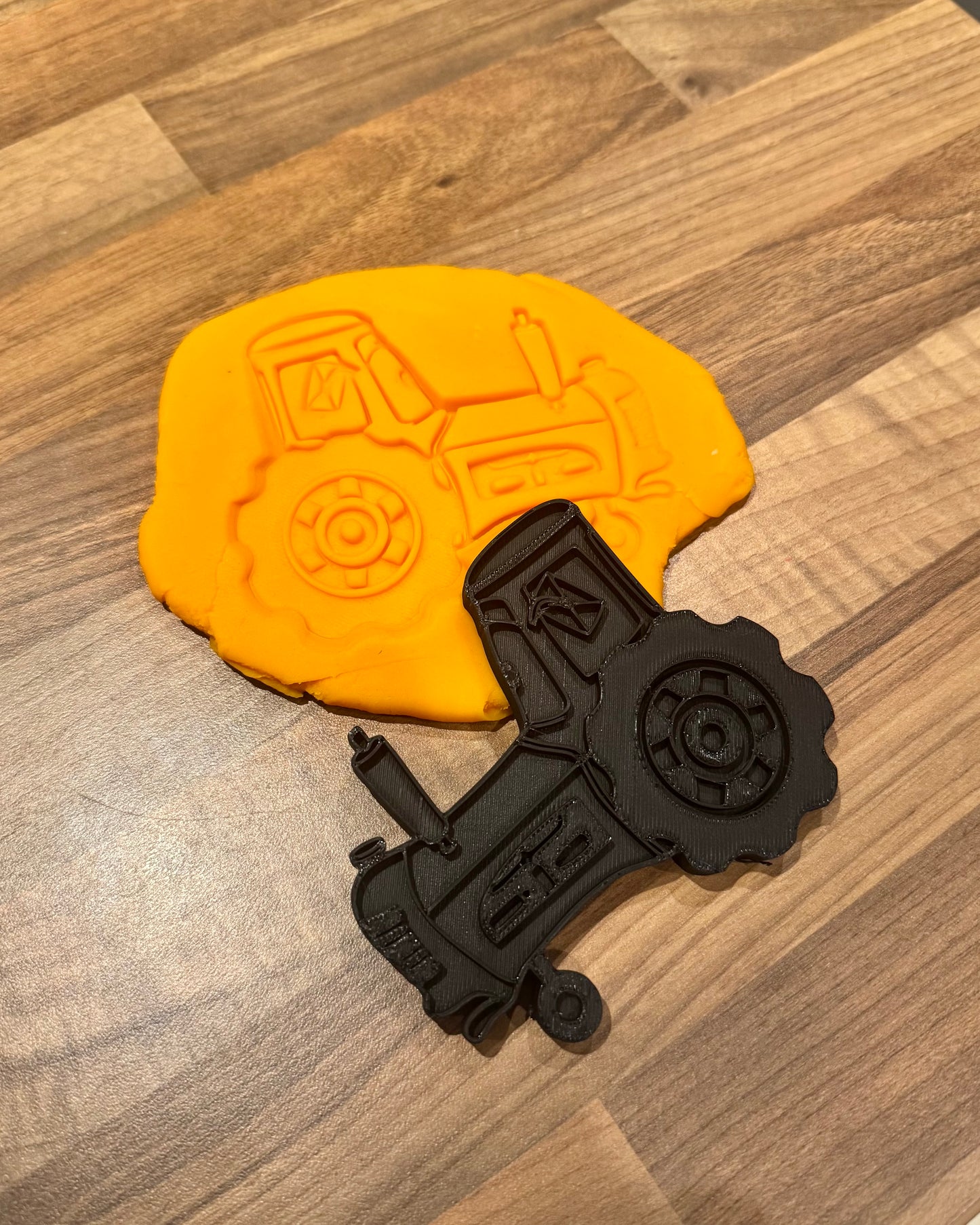 Tippin Tractor Play & Bake Cutter