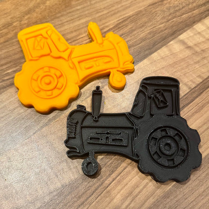 Tippin Tractor Play & Bake Cutter