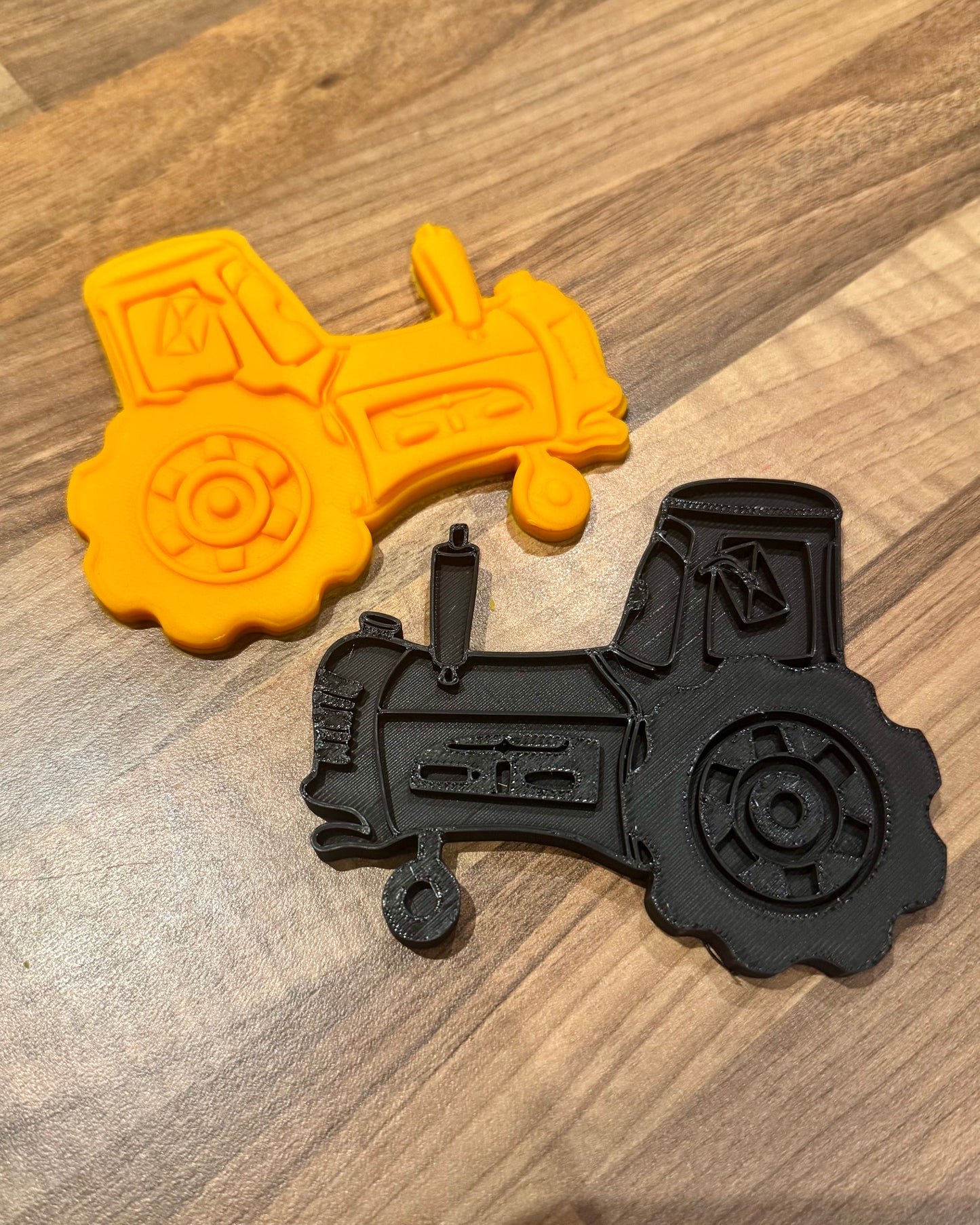 Tippin Tractor Play & Bake Cutter